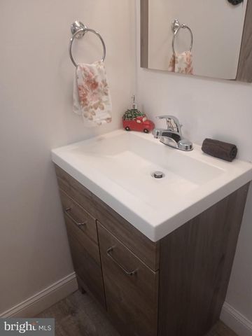 325 WESTPARK LN, Clifton Heights, PA 19018