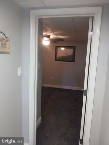 325 WESTPARK LN, Clifton Heights, PA 19018