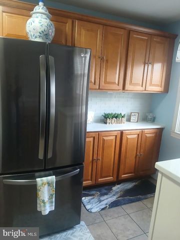 325 WESTPARK LN, Clifton Heights, PA 19018