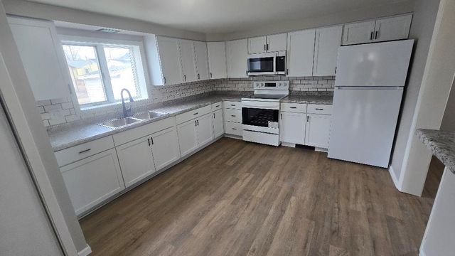 3006 Roosevelt Street, Clinton, IA 52732