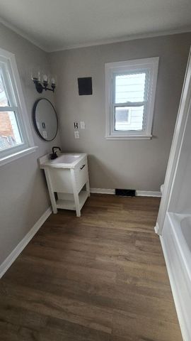 3006 Roosevelt Street, Clinton, IA 52732