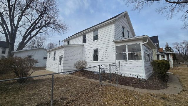 3006 Roosevelt Street, Clinton, IA 52732
