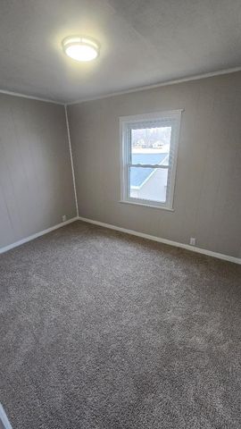 3006 Roosevelt Street, Clinton, IA 52732