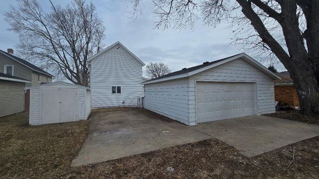 3006 Roosevelt Street, Clinton, IA 52732