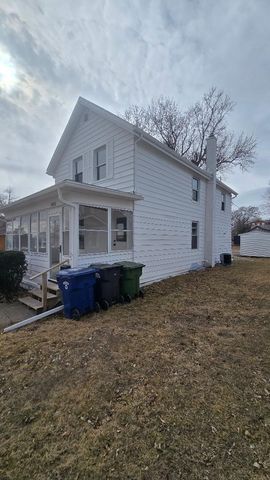 3006 Roosevelt Street, Clinton, IA 52732