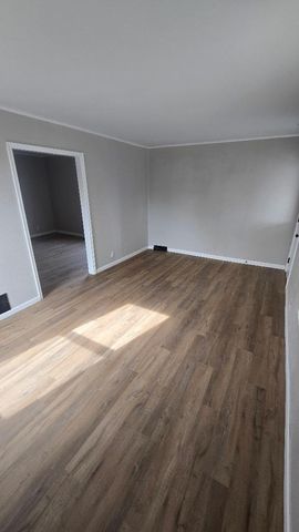 3006 Roosevelt Street, Clinton, IA 52732