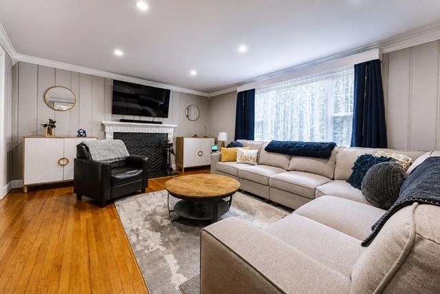 30 Sawyer Ln, Holden, MA 01520