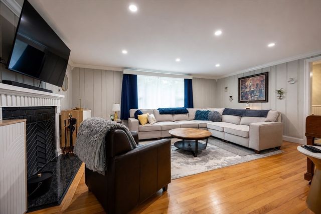 30 Sawyer Ln, Holden, MA 01520