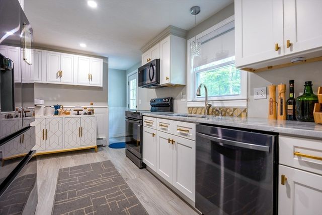 30 Sawyer Ln, Holden, MA 01520