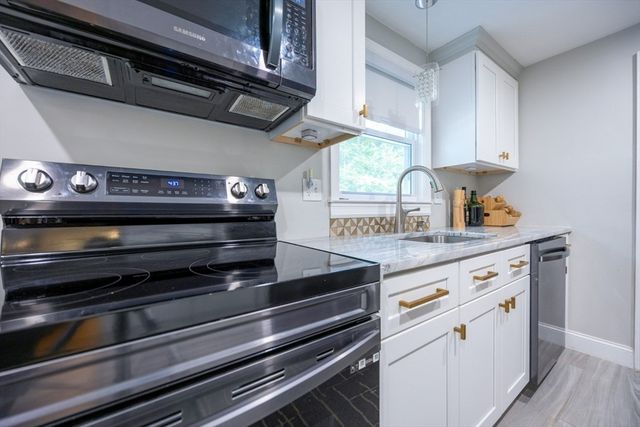 30 Sawyer Ln, Holden, MA 01520