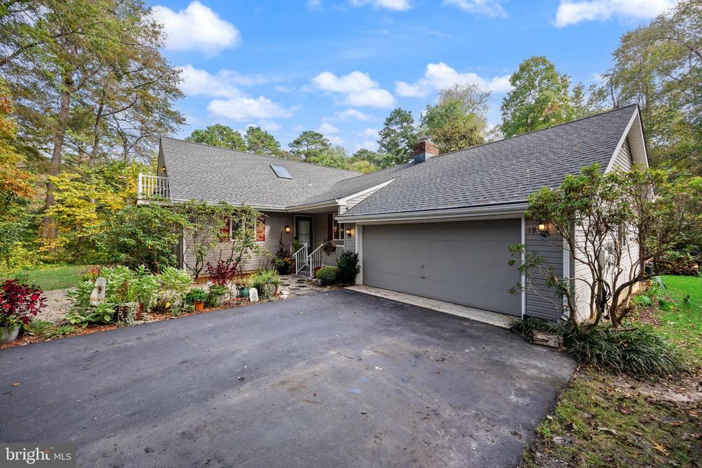 19 ROBBINS WAY, SOUTHAMPTON, NJ 08088 — exterior