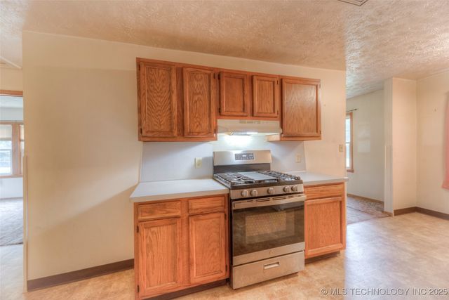 514 N Weenonah Avenue W, Claremore, OK 74017