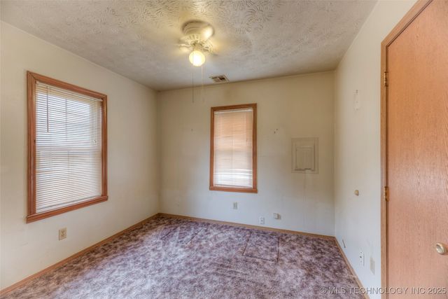 514 N Weenonah Avenue W, Claremore, OK 74017