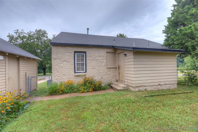 514 N Weenonah Avenue W, Claremore, OK 74017