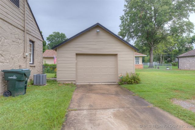 514 N Weenonah Avenue W, Claremore, OK 74017