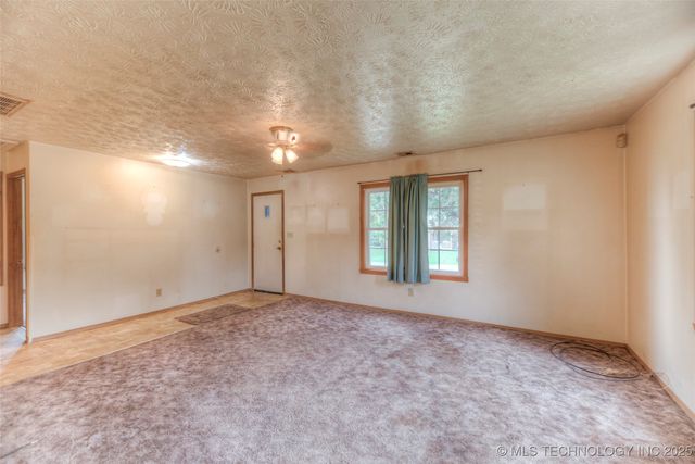 514 N Weenonah Avenue W, Claremore, OK 74017