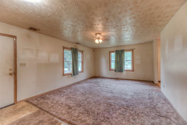 514 N Weenonah Avenue W, Claremore, OK 74017