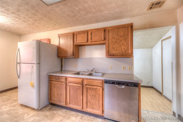 514 N Weenonah Avenue W, Claremore, OK 74017