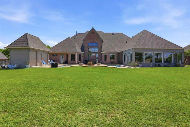 6711 NW Oak Dale Dr, Lawton, OK 73505