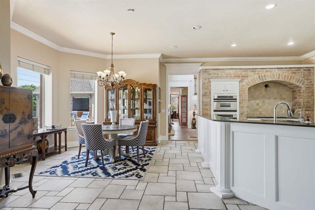6711 NW Oak Dale Dr, Lawton, OK 73505