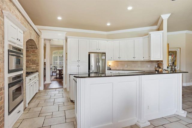 6711 NW Oak Dale Dr, Lawton, OK 73505