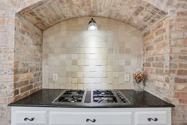 6711 NW Oak Dale Dr, Lawton, OK 73505
