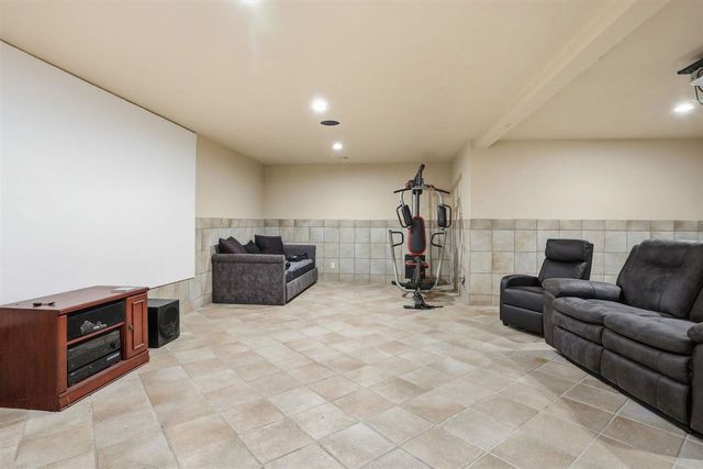 6711 NW Oak Dale Dr, Lawton, OK 73505