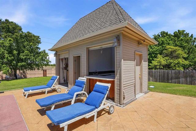6711 NW Oak Dale Dr, Lawton, OK 73505