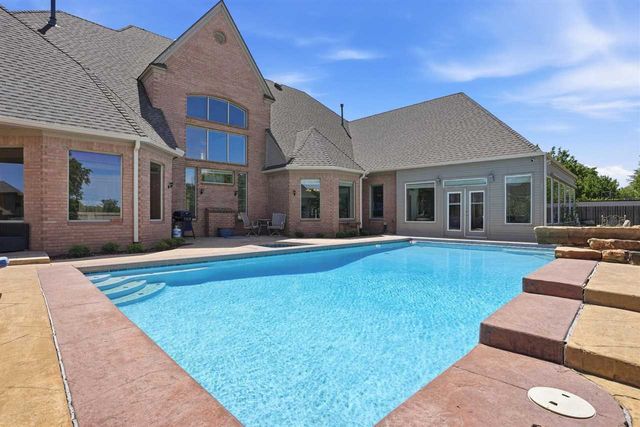 6711 NW Oak Dale Dr, Lawton, OK 73505