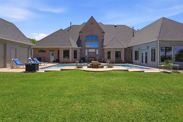 6711 NW Oak Dale Dr, Lawton, OK 73505