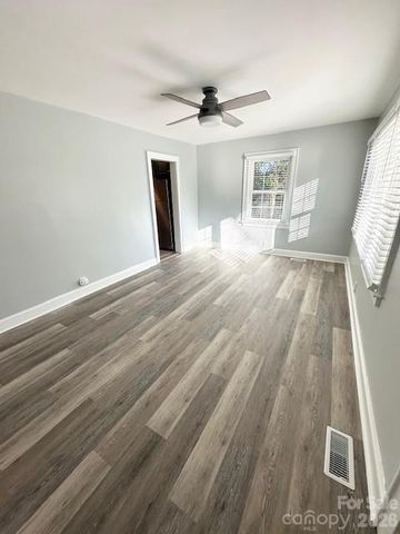 1004 E 8th Avenue, Gastonia, NC 28054