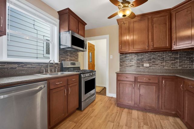 9304 S Utica Avenue, Evergreen Park, IL 60805