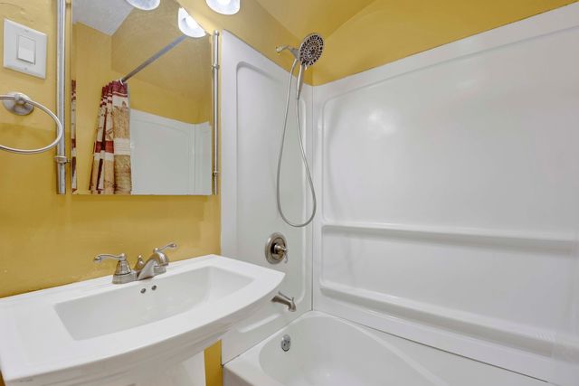 9304 S Utica Avenue, Evergreen Park, IL 60805