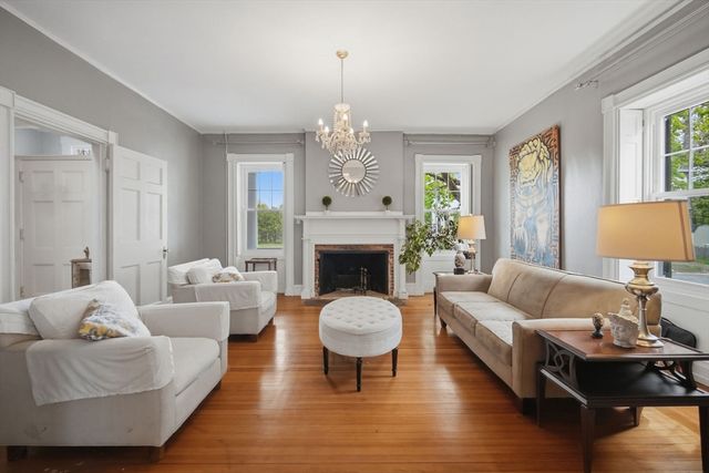 48 Madison Ave, Springfield, MA 01105