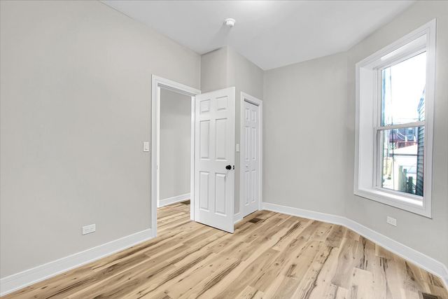 7026 S Eberhart Avenue, Chicago, IL 60637