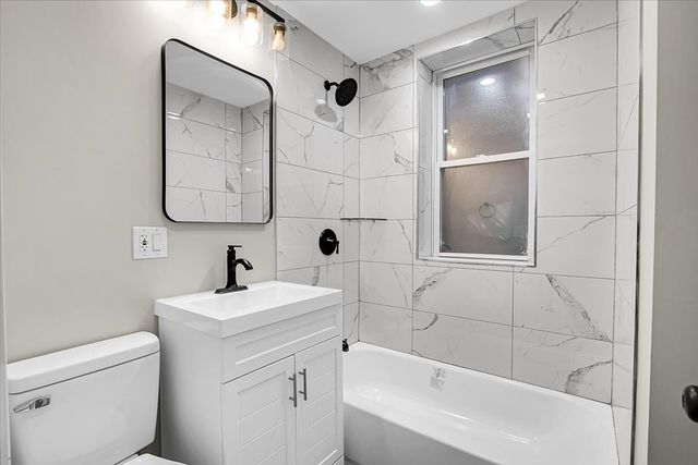 7026 S Eberhart Avenue, Chicago, IL 60637