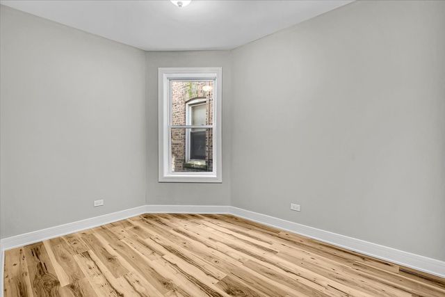 7026 S Eberhart Avenue, Chicago, IL 60637