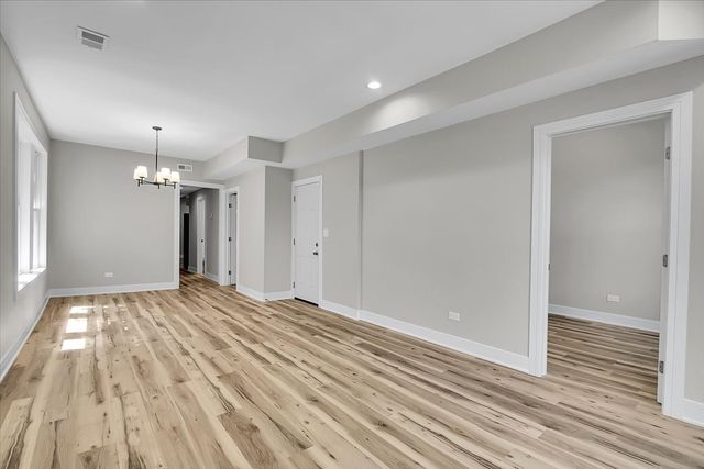 7026 S Eberhart Avenue, Chicago, IL 60637