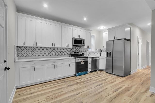 7026 S Eberhart Avenue, Chicago, IL 60637
