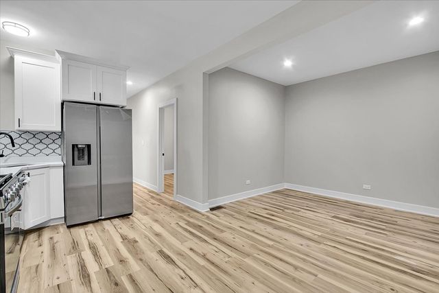 7026 S Eberhart Avenue, Chicago, IL 60637