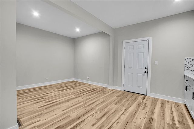 7026 S Eberhart Avenue, Chicago, IL 60637