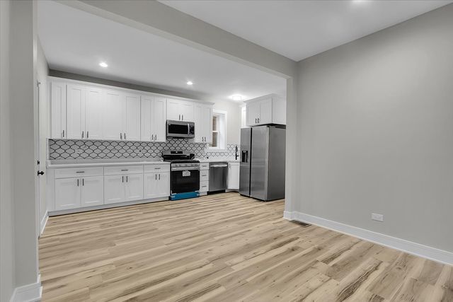 7026 S Eberhart Avenue, Chicago, IL 60637