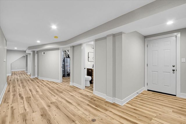 7026 S Eberhart Avenue, Chicago, IL 60637