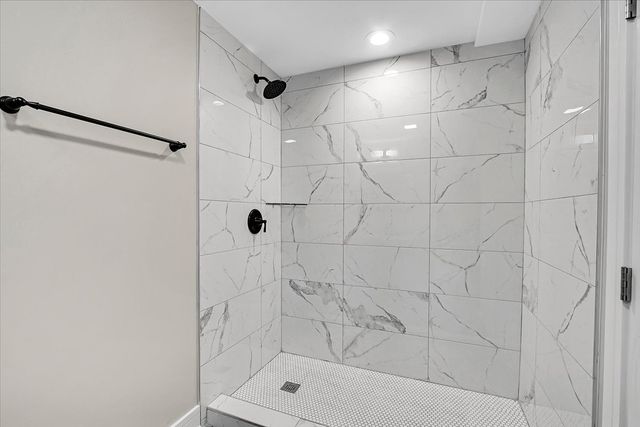 7026 S Eberhart Avenue, Chicago, IL 60637