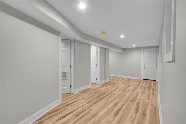 7026 S Eberhart Avenue, Chicago, IL 60637