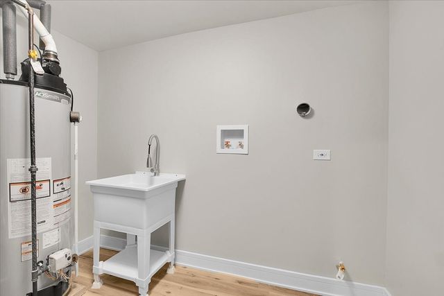 7026 S Eberhart Avenue, Chicago, IL 60637
