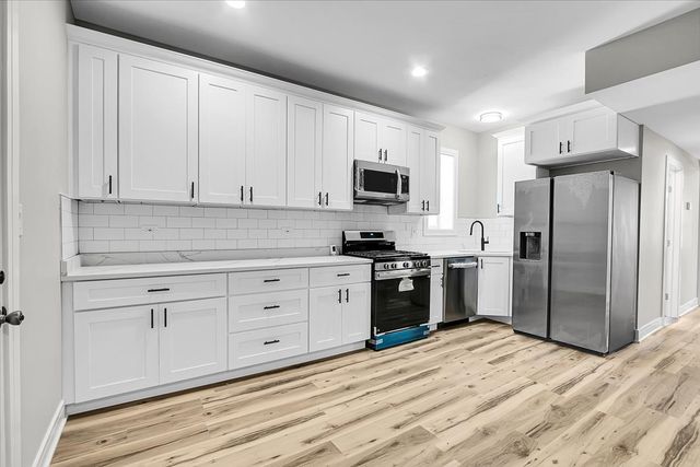7026 S Eberhart Avenue, Chicago, IL 60637