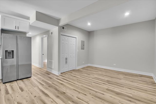 7026 S Eberhart Avenue, Chicago, IL 60637