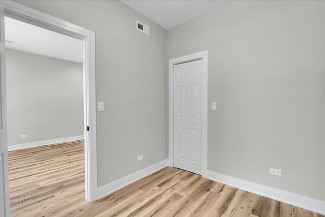 7026 S Eberhart Avenue, Chicago, IL 60637