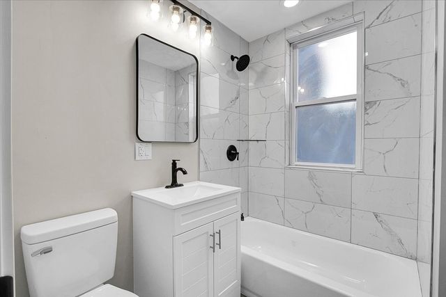 7026 S Eberhart Avenue, Chicago, IL 60637